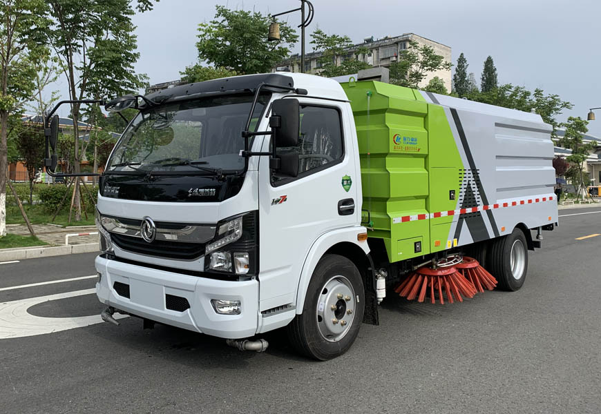 東風8噸掃路車 水2方/塵6方