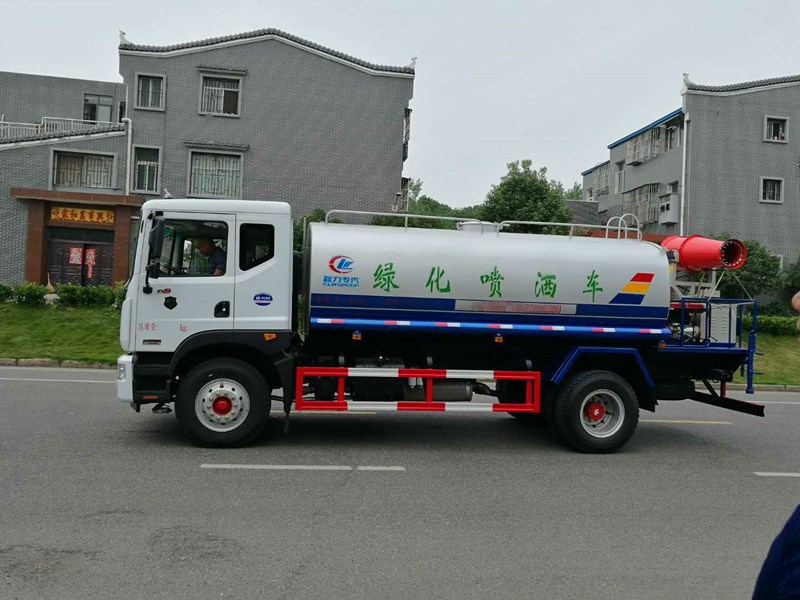 10方東風(fēng)D9噴霧車