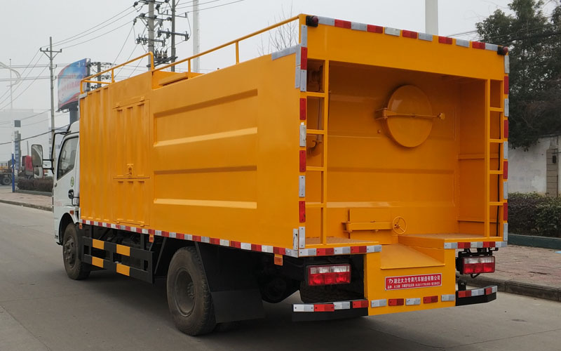 國五黃牌污水處理車（東風大多利卡）