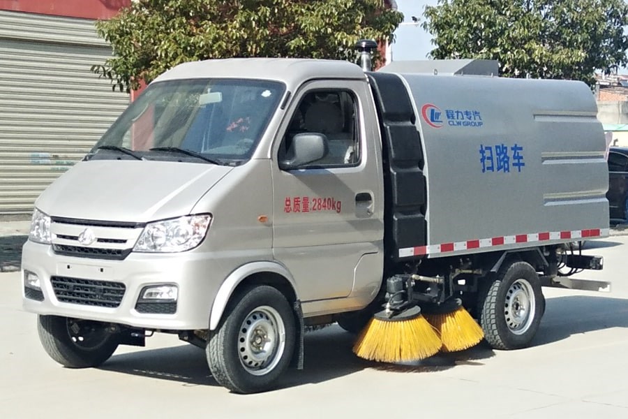 長(zhǎng)安2噸小型掃路車(chē)