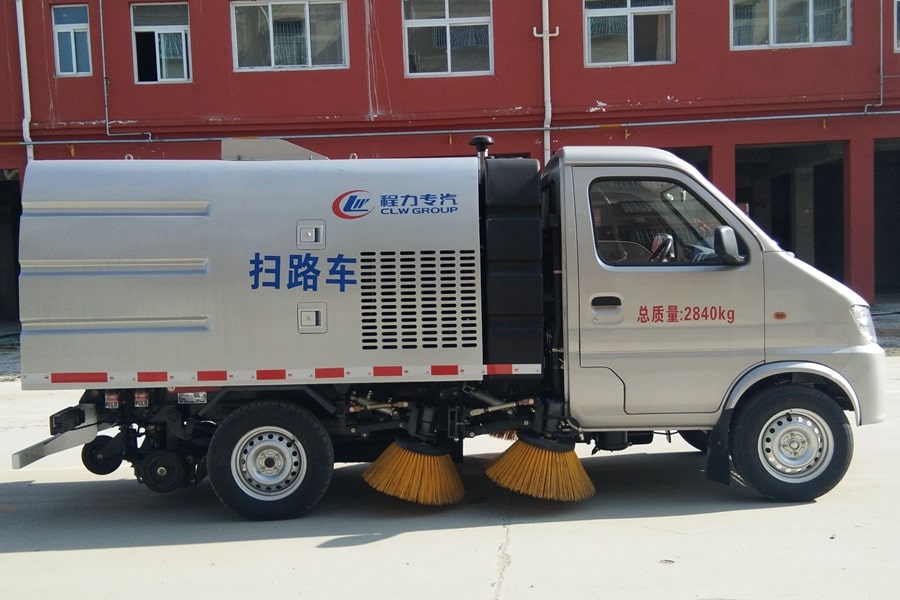 長(zhǎng)安2噸小型掃路車(chē)